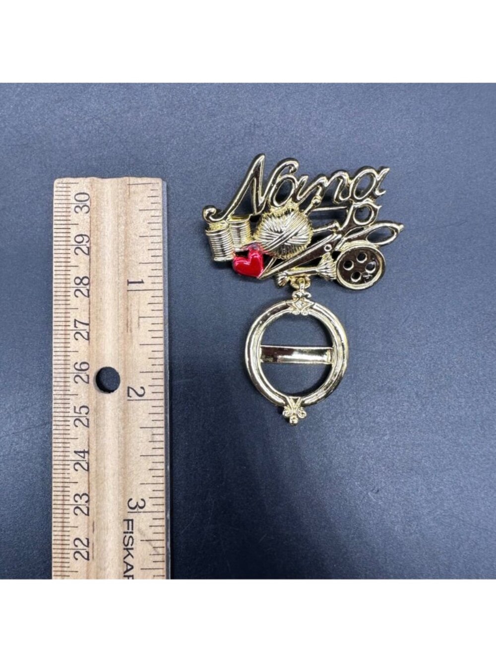 Vintage Nana Photo Holder Brooch Pin Sewing Button Heart Dangling Frame - Picture 6 of 7